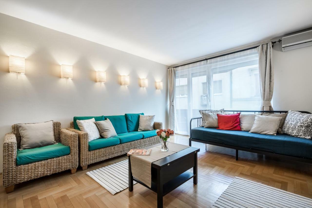 Bpr Golden Corner Suite With Balcony & A/C — Photos 1